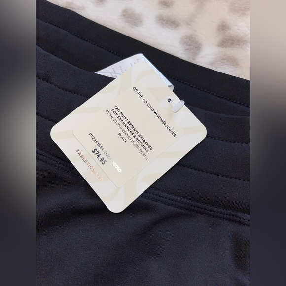 Fabletics On-The-Go Cold Weather Jogger - SHORT - Picture 2 of 2